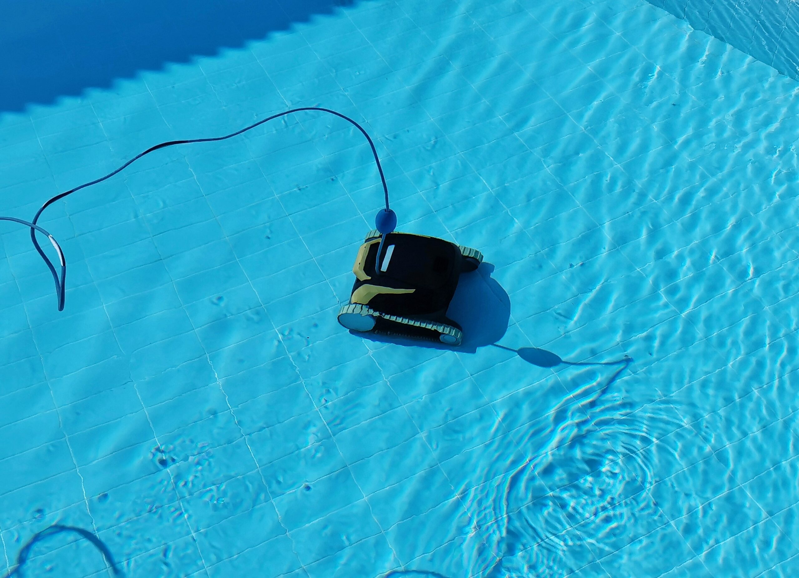 Read more about the article What Are the Early Warning Signs That You Need Swimming Pool Leak Detection & Repair Services?